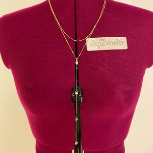 Long gold coloured necklace